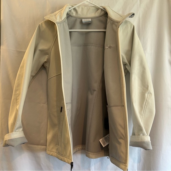 Columbia Beige Jacket - Picture 4 of 5